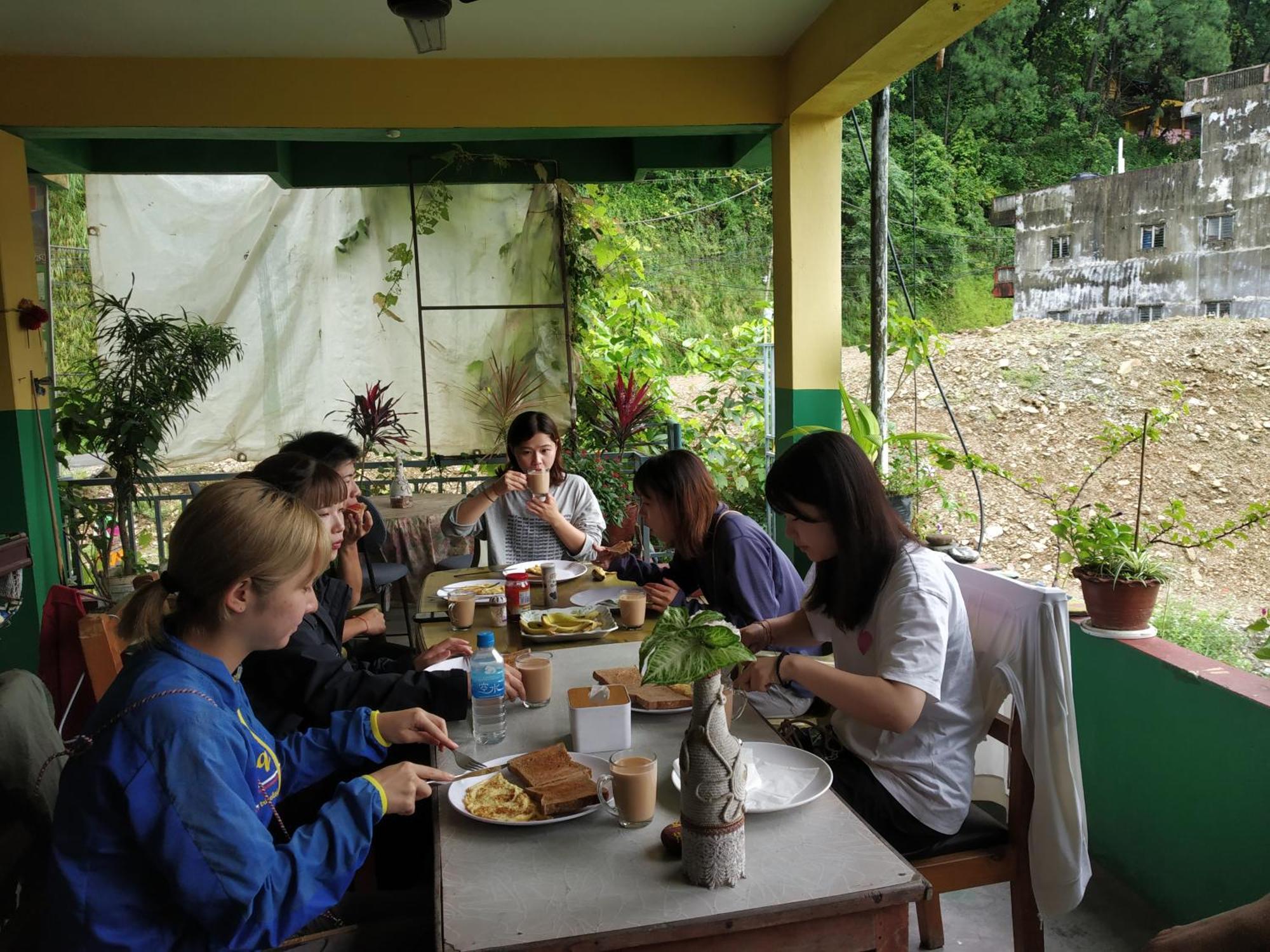 Bishnu Homestay Покхара Екстер'єр фото