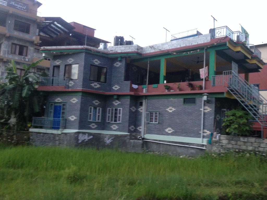 Bishnu Homestay Покхара Екстер'єр фото