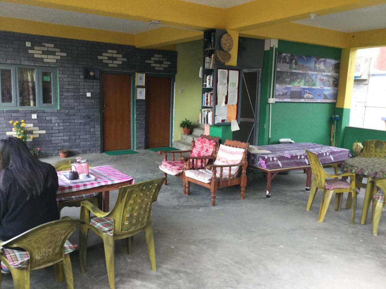 Bishnu Homestay Покхара Екстер'єр фото